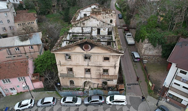 Bursa'da 156 Yıllık Tarihi Bina Yangında Hasar Gördü