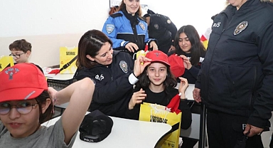 Bursa'da Öğrenciler Polis Teşkilatıyla Buluştu