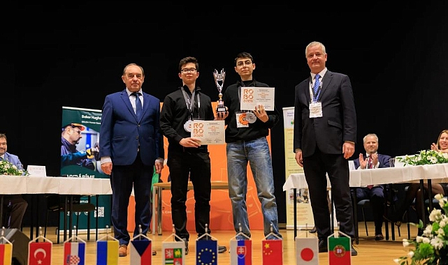 Bursa Erkek Lisesi Robot Takımı Dünya İkincisi Oldu