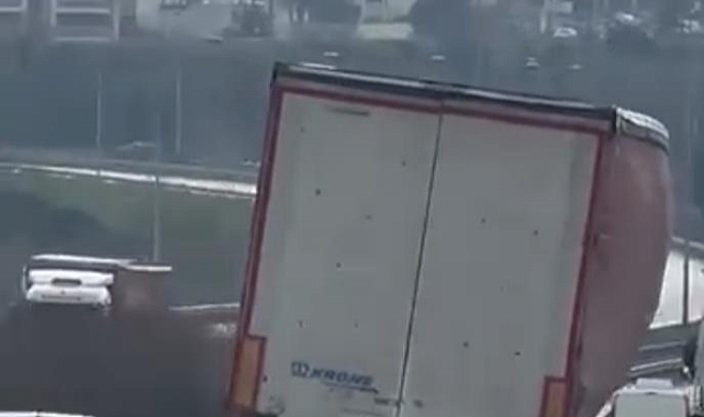 Bursa Nilüfer’de Seyir Halindeki Tır Trafikte Tehlike Yarattı