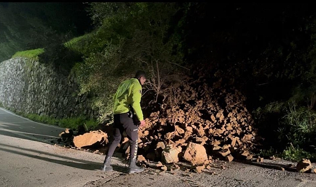 Bursa Nilüfer'de Toprak Kayması: Sürücü Kıl Payı Kurtuldu