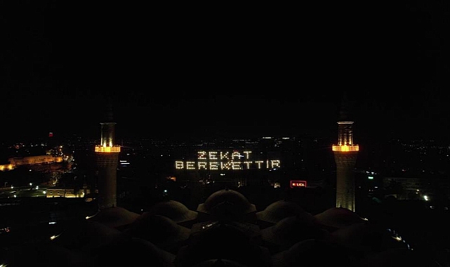 Bursa Ulu Cami’de “Zekat Berekettir” Mahyası Bursa Semalarını Aydınlattı