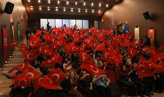 Bursalılar Millilere Omuz Omuza Destek Verdi