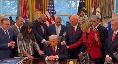 Donald Trump İçin Oval Ofis’te Dua Edildi