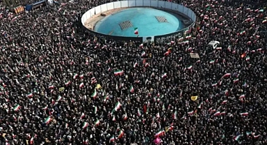 Donald Trump’tan Mücteba Hamaney Mitingi İçin “Yapay Zeka” İddiası