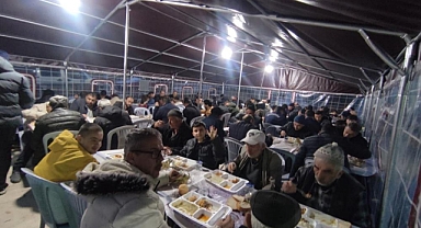 Harmancık’ta İftar Çadırı Yüzlerce Vatandaşı Aynı Sofrada Buluşturuyor