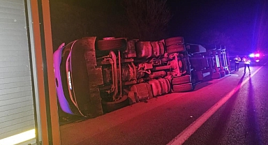 İnegöl’de Patates Yüklü TIR Devrildi: Sürücü Mucizevi Şekilde Kurtuldu