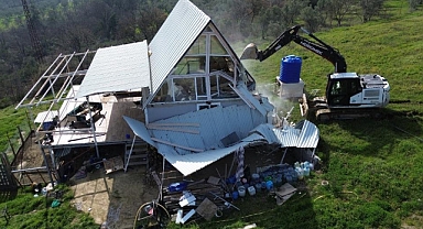 İznik’te Tarım Arazilerine Yapılan Kaçak Tiny House’lar Yıkıldı