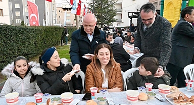 Kestel’de Ramazan coşkusu Kale Mahallesi’nde kurulan sokak sofrasında yaşandı