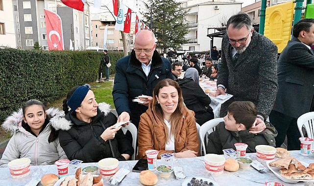 Kestel’de Ramazan coşkusu Kale Mahallesi’nde kurulan sokak sofrasında yaşandı