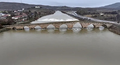 Kızılırmak'ın Suları Tarihi Şahruh Köprüsü’nü Doldurdu