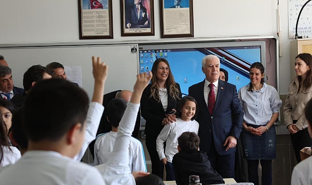 Minik Öğrencinin Sınıf Başkanlığı Sözünü Bursa'da Gerçekleştirdi