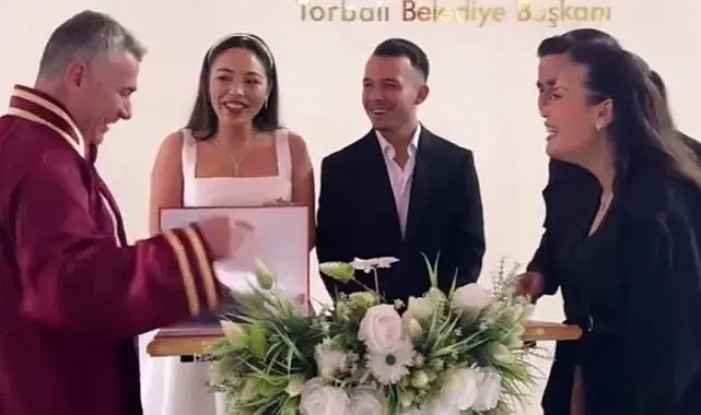 Nikah Töreninde Şaka Paniği: Nikah Memuru Geri Döndü