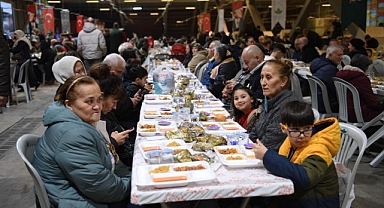Osmangazi Belediyesi 1050 Konutlar Mahallesi’nde İftar Sofrası Kurdu