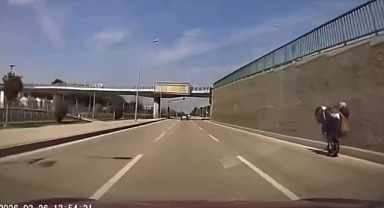 Trafikte Tehlikeli Motosiklet Şovu 