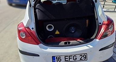 Yüksek Sesle Müzik Dinleyen Sürücüye 21 Bin TL Ceza