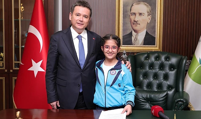 Başkan Aydın koltuğu çocuklara bıraktı