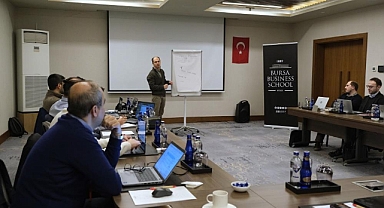 Bursa Business School'da Yapay Zeka ile Verimlilik Eğitimi