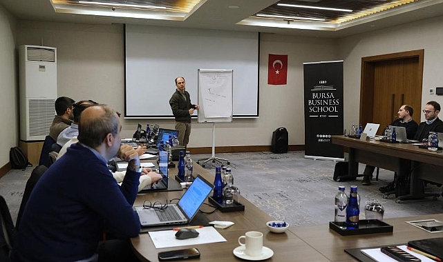 Bursa Business School'da Yapay Zeka ile Verimlilik Eğitimi
