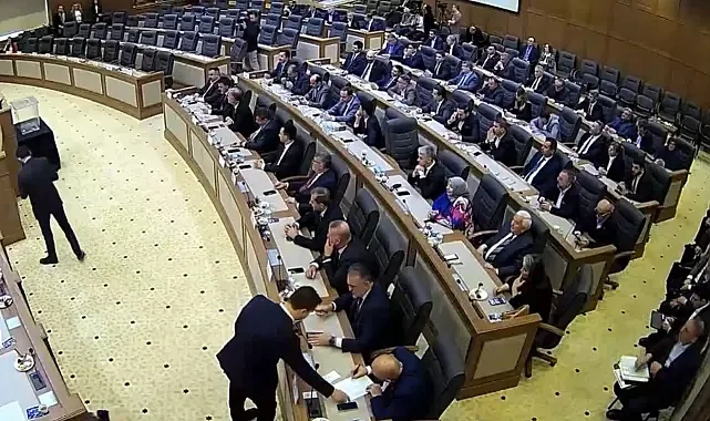 Bursa Büyükşehir'de Kritik Gün: Başkan Vekili Seçimi İçin Oylar Kullanılıyor