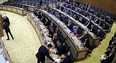 Bursa Büyükşehir'de Kritik Gün: Başkan Vekili Seçimi İçin Oylar Kullanılıyor