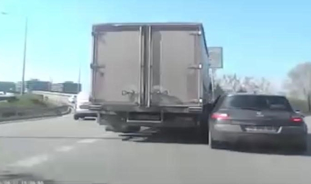 Bursa’da Aynı Noktada Peş Peşe Kazalar: Sürücüler Birbirine Girdi