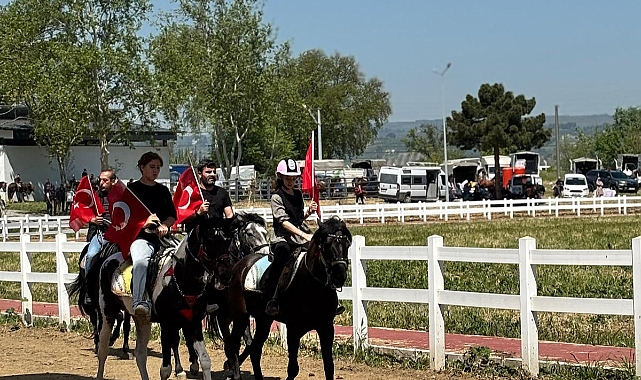 Bursa’da Fetih Coşkusu Rahvan At Koşusu ile Yaşandı