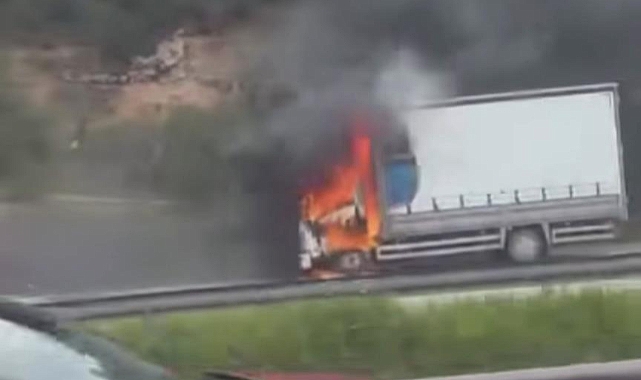 Bursa’da Seyir Halindeki Kamyon Alev Aldı