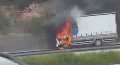 Bursa’da Seyir Halindeki Kamyon Alev Aldı