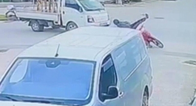 Bursa İnegöl’de Kamyonet ile Motosiklet Çarpıştı: 1 Yaralı
