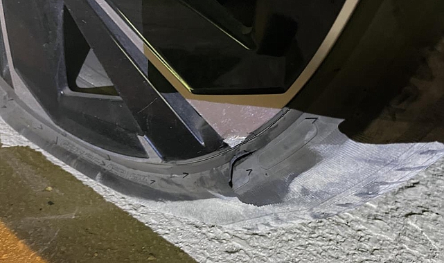 Bursa Sıcaksu’da facia kıl payı atlatıldı: Üst geçit demiri yola düştü