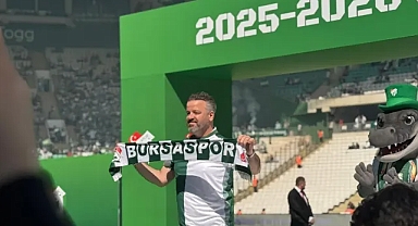 Bursaspor'un şampiyonluk kutlamasında Rumeli Ekrem sahnede şov yaptı 