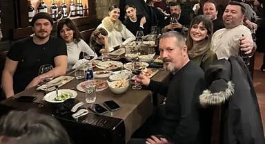 Çağatay Ulusoy, Aslıhan Malbora'nın Doğum Gününde Sahnede Aşkını İlan Etti