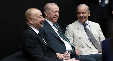 Diplomasi Zirvesinde Gövde Gösterisi