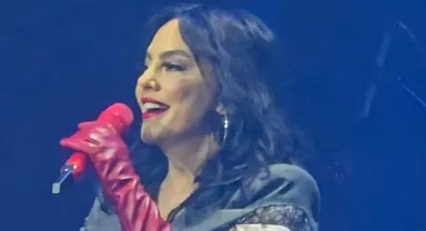 Ebru Gündeş Konserde Estetik İtirafı: Yarım Yüz Gerdirme Açıklaması