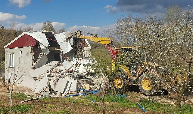 İnegöl'de 142 kaçak yapı yerle bir edildi