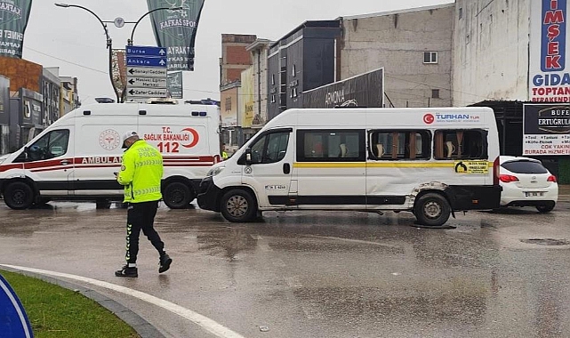 İnegöl’de Feci Kaza: Kamyon ile Servis Minibüsü Çarpıştı