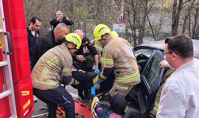 İnegöl’de Kontrolden Çıkan Otomobil Bariyerlere Çarptı: 2 Yaralı