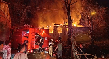 İnegöl’de Tek Katlı Ev Yangında Kullanılamaz Hale Geldi