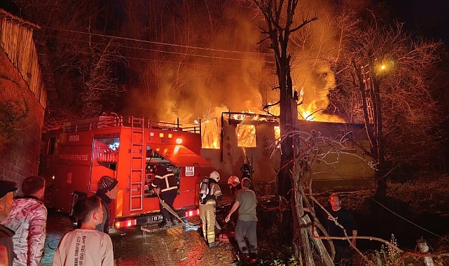 İnegöl’de Tek Katlı Ev Yangında Kullanılamaz Hale Geldi