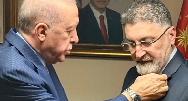 Kadir Kumbul AK Parti’ye Katıldı: Rozetini Erdoğan Taktı