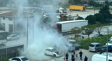 Karacabey Devlet Hastanesi Otoparkında Araç Yangını: Otomobil Küle Döndü