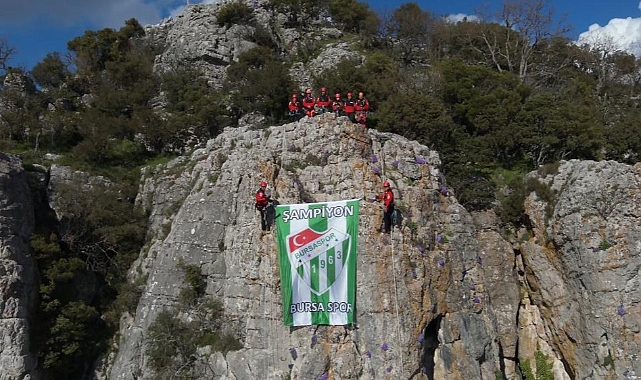 Kurtarma ekipleri, Bursaspor bayrağını zirvede dalgalandırdı