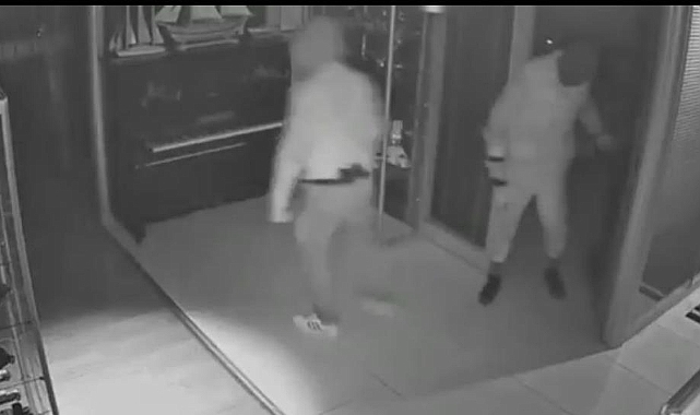 Maskeli beşler girdikleri işletmelerde çelik kasaları böyle patlattı