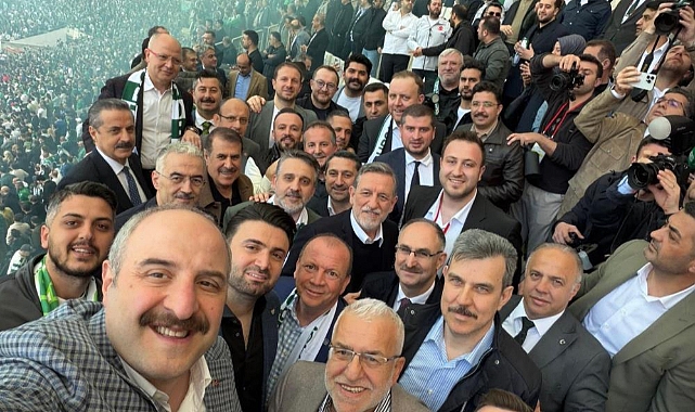 Mustafa Varank, Bursaspor’un Şampiyonluğunu Protokolle Kutladı