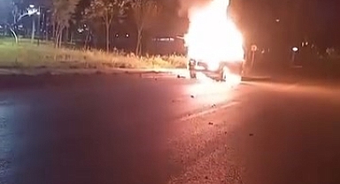 Nilüfer’de Park Halindeki Otomobil Gece Saatlerinde Alev Aldı