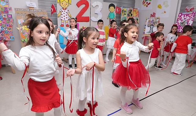 Osmangazi’de 23 Nisan Coşkusu: Minikler Sahneye Çıktı