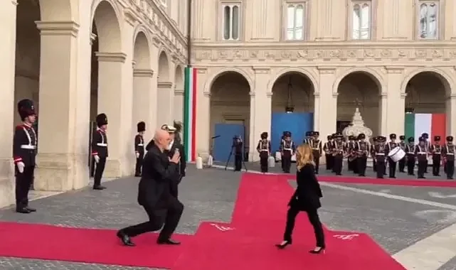 Roma'da Dikkat Çeken An: Edi Rama, Meloni Karşısında Yine Diz Çöktü