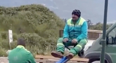 Tahteravalliye binen temizlik işçileri güldürdü