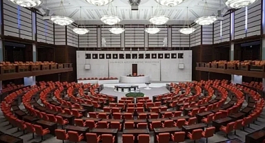 TBMM Gündeminde Doğum İzni ve Sosyal Medya Düzenlemesi Öne Çıkıyor